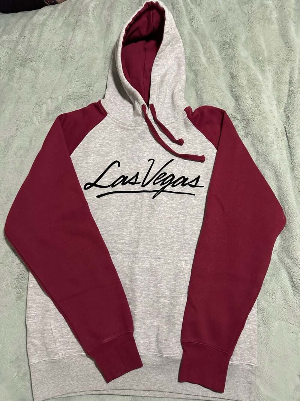 Las Vegas Souvenir Color-Block Raglan Pullover Hoodie Gray and Maroon, Large
